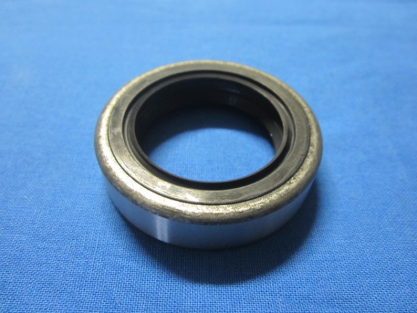 Oil seal rear manual 4-gear-box CIH 1,5 - 2,0