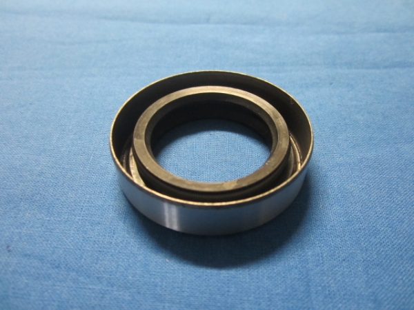 Oil seal rear manual 4-gear-box CIH 1,5 - 2,0