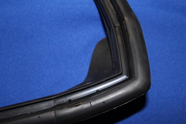 Rubber Seal front Window Commodore B / Rekord D Sedan